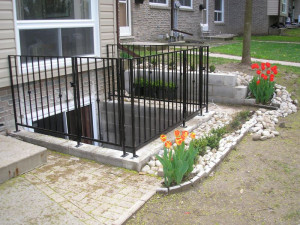 Door well gate