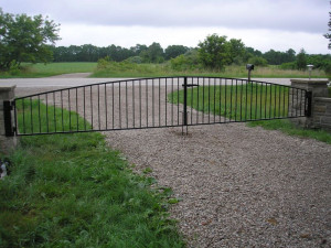 Large span arched gate
